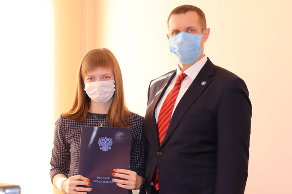 НА ФАРМАЦЕВТИЧЕСКОМ ФАКУЛЬТЕТЕ РЯЗГМУ СОСТОЯЛСЯ ТРЕТИЙ ВЫПУСК МАГИСТРОВ