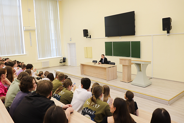 ВСТРЕЧА РЕКТОРА СО СТУДЕНТАМИ