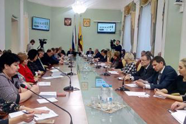 Ректор университета принял участие в обсуждении вопросов потребности в кадрах учреждений социальной сферы