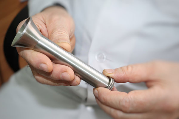 УСТРОЙСТВО ДЛЯ ЛЕЧЕНИЯ ЗАВИСИМОСТИ ОТ КУРЕНИЯ ИЗОБРЕЛИ В РЯЗГМУ