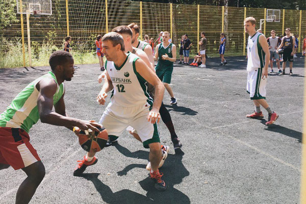 Сборная РязГМУ по баскетболу выиграла этап городских состязаний по стритболу