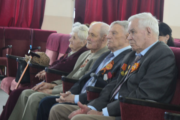 Помните! Через века, через года...