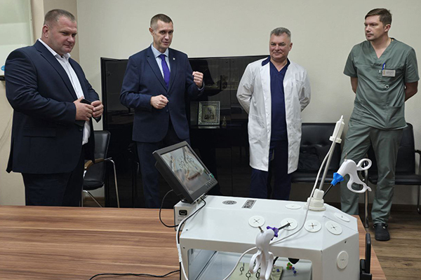 РЯЗГМУ ПЕРЕДАЛ КОЛОМЕНСКОЙ БОЛЬНИЦЕ ТРЕНАЖЕР ДЛЯ ОТРАБОТКИ ЛАПАРОСКОПИЧЕСКИХ ОПЕРАЦИЙ