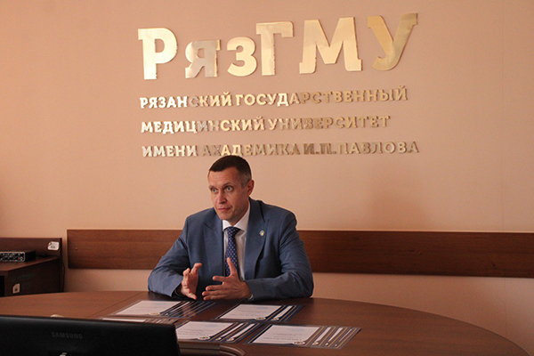 СТУДЕНТЫ РЯЗГМУ ПОЛУЧИЛИ ИМЕННЫЕ СТИПЕНДИИ