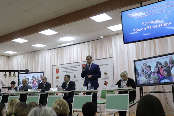 ВСЕ НАЧИНАЕТСЯ СО ШКОЛЬНОГО ЗВОНКА: МЕЧТА, НАУКА, ДРУЖБА