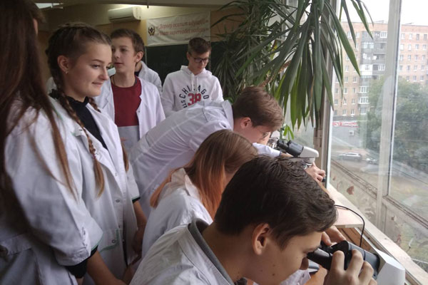 Медико-биологический кружок РязГМУ открыл новый сезон для школьников