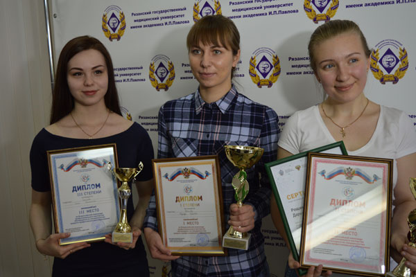 Студентка Ефремовского филиала РязГМУ Надежда Иванова победила на II Всероссийской олимпиаде по специальности 34.02.01 