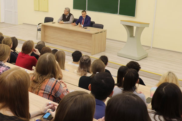 ВСТРЕЧА РЕКТОРА СО СТУДЕНТАМИ ФАРМАЦЕВТИЧЕСКОГО ФАКУЛЬТЕТА