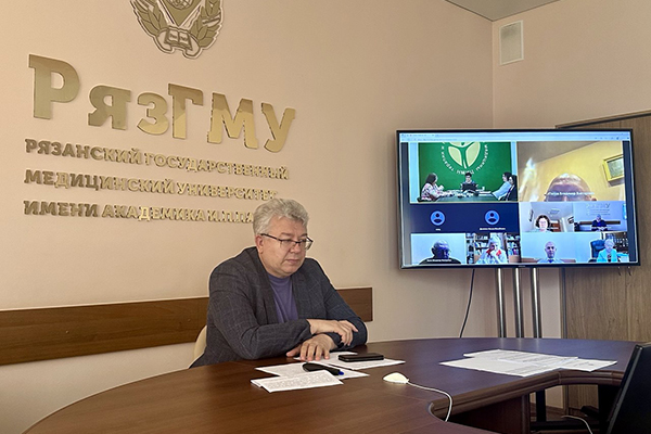 СОВЕЩАНИЕ ПО ТИПОВЫМ ПРОГРАММАМ ПЕРЕПОДГОТОВКИ ВРАЧЕЙ ПО ТЕРАПИИ