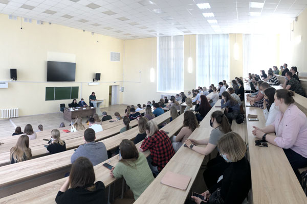 В РЯЗГМУ СОСТОЯЛАСЬ ВСТРЕЧА ВЫПУСКНИКОВ С ЗАМЕСТИТЕЛЕМ МИНИСТРА ЗДРАВООХРАНЕНИЯ РЯЗАНСКОЙ ОБЛАСТИ