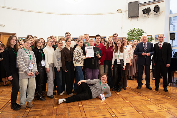 С МУЗЫКОЙ В СЕРДЦЕ