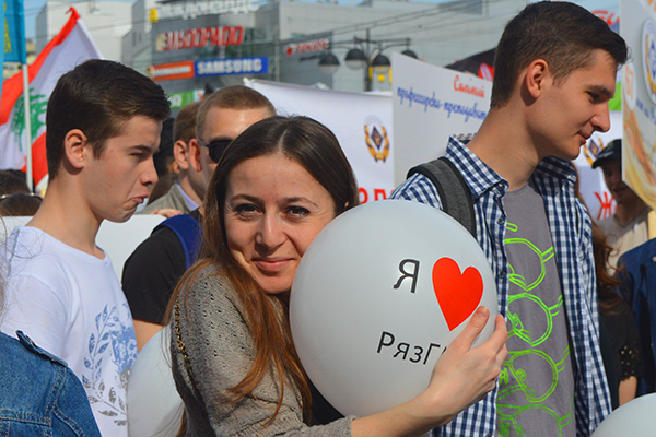 На первомайскую демонстрацию вышли более 500 студентов, преподавателей и сотрудников вуза