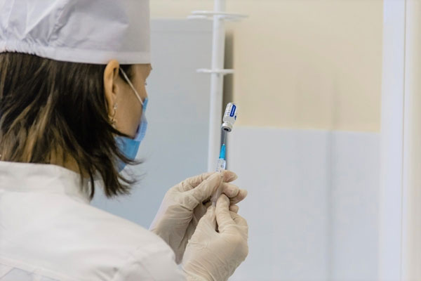 БОЛЕЕ ТРЁХ ТЫСЯЧ РЯЗАНЦЕВ СДЕЛАЛИ ПРИВИВКУ ОТ COVID-19 В НАУЧНО-КЛИНИЧЕСКОМ ЦЕНТРЕ РЯЗГМУ