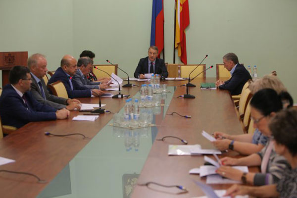 Проректор по лечебной и воспитательной работе приняла участие в заседании, посвященном вопросам доступности медицинской помощи в регионе