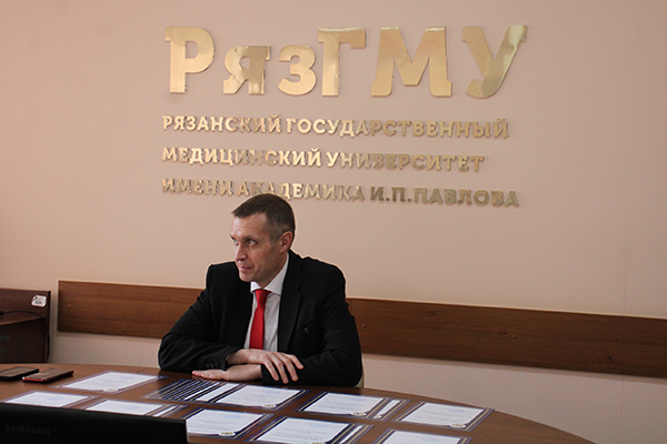 УЧАЩИМСЯ РЯЗГМУ ВРУЧИЛИ ИМЕННЫЕ СТИПЕНДИИ