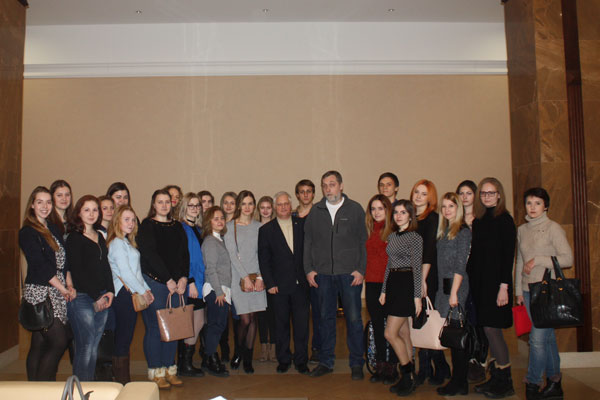 Студенты на концерте памяти Владимира Высоцкого 