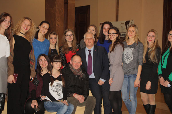 Студенты РязГМУ посетили моноспектакль «Мертвые души»