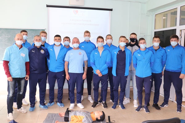 СПОРТСМЕНЫ ФУТБОЛЬНОГО КЛУБА «РЯЗАНЬ» ПРОШЛИ ОБУЧЕНИЕ В РЯЗГМУ ПО ОСНОВАМ ОКАЗАНИЯ ПЕРВОЙ ПОМОЩИ