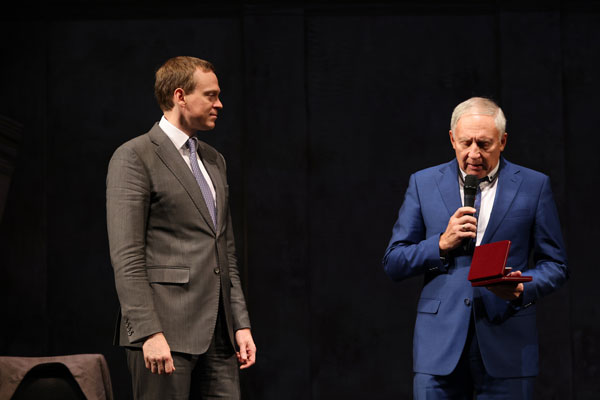 ГУБЕРНАТОР ВРУЧИЛ ПОЧЕТНЫЕ НАГРАДЫ СОТРУДНИКАМ РЯЗГМУ