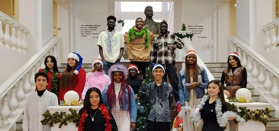 Les étudiants vivent heureux lorsque il n’y a pas d’examens, et les examens il n'y a que deux fois par an