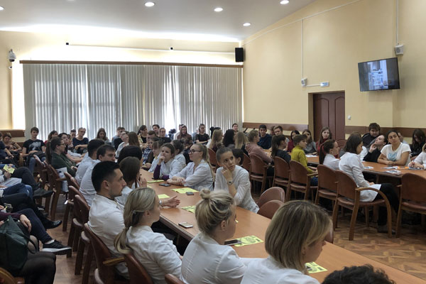 ВЫПУСКНИКИ РЯЗГМУ ВСТРЕТИЛИСЬ С РУКОВОДСТВОМ ГУСЬ-ХРУСТАЛЬНОЙ ГОРОДСКОЙ БОЛЬНИЦЫ