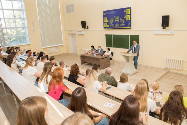 ВСТРЕЧА РЕКТОРА УНИВЕРСИТЕТА СО СТУДЕНТАМИ