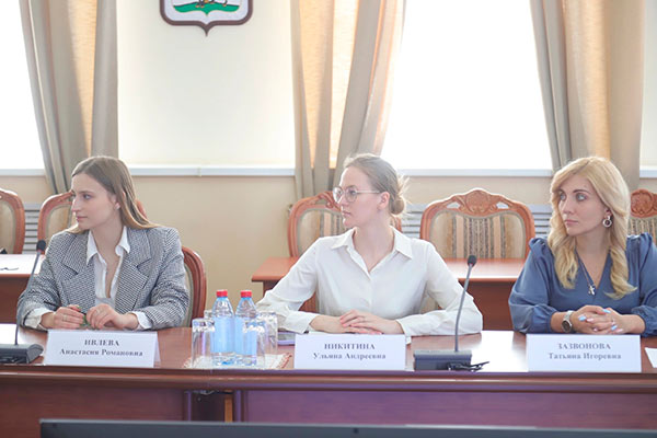 СТУДЕНТКА РЯЗГМУ РАБОТАЕТ МИНИСТРОМ