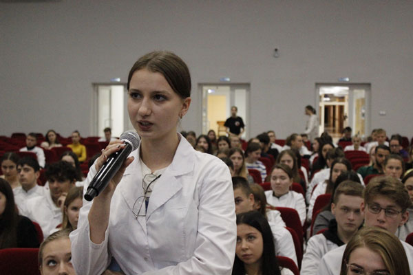 ВСТРЕЧА РЕКТОРА С ПЕРВОКУРСНИКАМИ: НОВЫЙ СТАРТ В МИРЕ МЕДИЦИНЫ