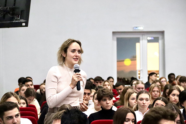 СОСТОЯЛАСЬ ВСТРЕЧА РЕКТОРА СО СТУДЕНТАМИ