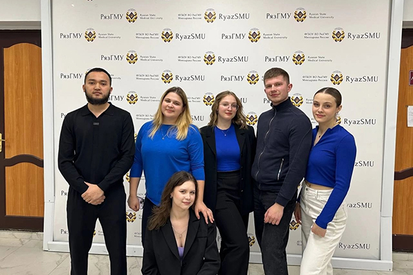 БОЛЕЕМ ЗА НАШИХ В КВН!