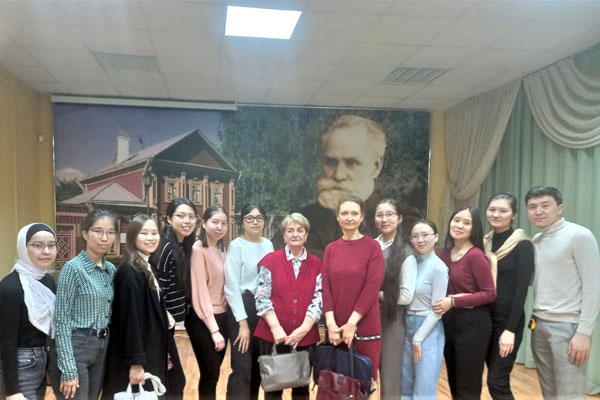 ОБУЧАЮЩИЕСЯ ПО ПРОГРАММЕ АКАДЕМИЧЕСКОЙ МОБИЛЬНОСТИ ПОСЕТИЛИ МУЗЕЙ-УСАДЬБУ АКАДЕМИКА И.П. ПАВЛОВА