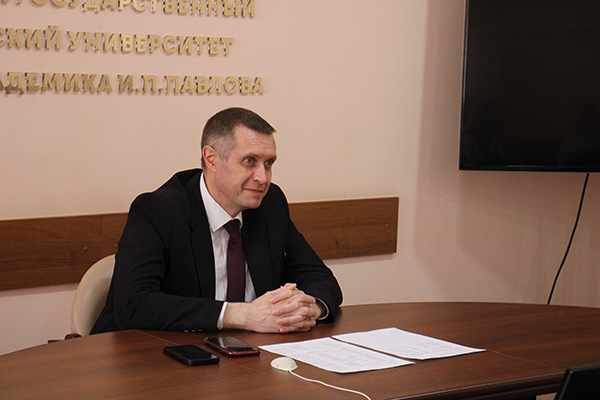 РЕКТОР ПРОВЕЛ ВСТРЕЧУ С ЦЕЛЕВИКАМИ УНИВЕРСИТЕТА