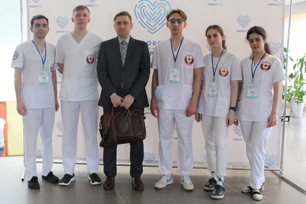 DES ÉTUDIANTS REMPORTENT UN CONCOURS PANRUSSE DE CHIRURGIE CARDIOVASCULAIRE