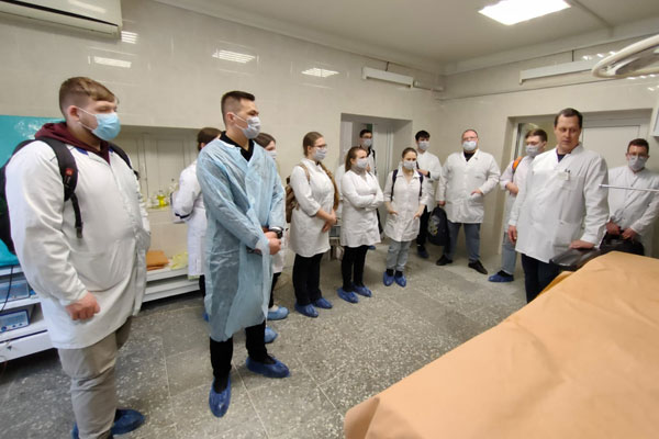 ПОЕЗДКА БУДУЩИХ ВРАЧЕЙ В ГУСЬ-ХРУСТАЛЬНЫЙ