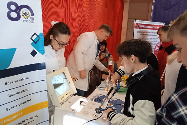 СТУДЕНТЫ РЯЗГМУ ПРИНЯЛИ УЧАСТИЕ В ПРОФОРИЕНТАЦИОННОМ ФЕСТИВАЛЕ