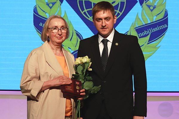 В РЯЗГМУ ОТМЕТИЛИ ДЕНЬ МЕДИЦИНСКОГО РАБОТНИКА: ПРОФЕССИОНАЛИЗМ, ПРИЗНАНИЕ И БЛАГОДАРНОСТЬ