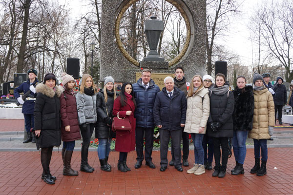 СТУДЕНТЫ И СОТРУДНИКИ РЯЗГМУ ПОЧТИЛИ ПАМЯТЬ ЖЕРТВ БЛОКАДЫ ЛЕНИНГРАДА