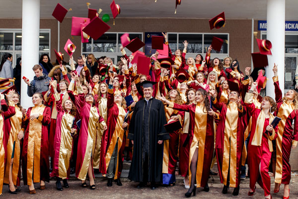 ОБРАЩЕНИЕ РЕКТОРА РЯЗГМУ, ПРОФЕССОРА Р.Е. КАЛИНИНА К ВЫПУСКНИКАМ 2019 ГОДА