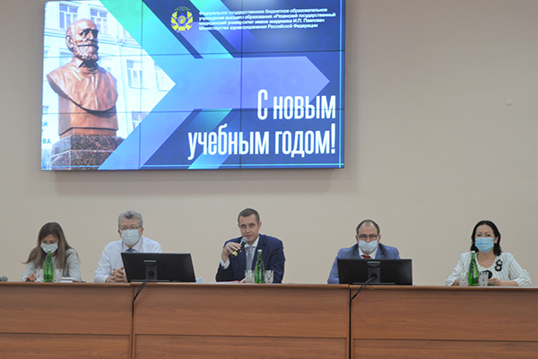 ТОРЖЕСТВЕННОЕ СОБРАНИЕ ТРУДОВОГО КОЛЛЕКТИВА УНИВЕРСИТЕТА