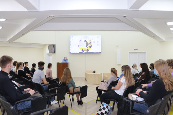 СТУДЕНТЫ ВСТРЕТИЛИСЬ С СОТРУДНИКОМ ПРОКУРАТУРЫ