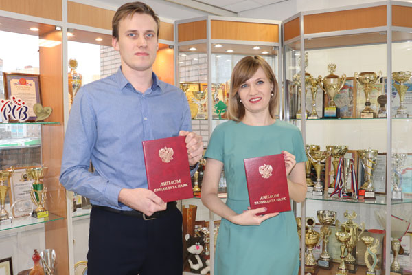 ПРЕПОДАВАТЕЛИ РЯЗГМУ - БРАТ И СЕСТРА ОДНОВРЕМЕННО ПОЛУЧИЛИ ДИПЛОМЫ КАНДИДАТА НАУК