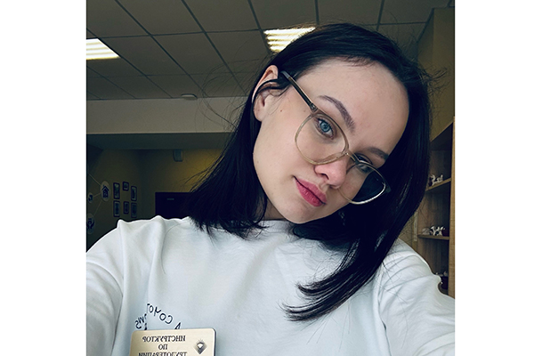 СТУДЕНТКА РЯЗГМУ «УМЕЕТ ЛЕЧИТЬ» С ПОМОЩЬЮ ЗАНЯТИЙ ТВОРЧЕСТВОМ