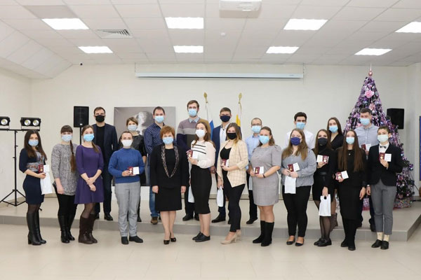 ВОЛОНТЕРАМ РЯЗГМУ ВРУЧЕНЫ ПОЧЕТНЫЕ ЗНАКИ «925 ЛЕТ РЯЗАНИ»