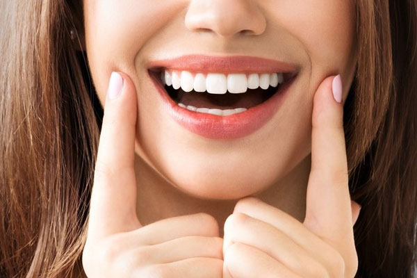 ГОРДИСЬ СВОЕЙ УЛЫБКОЙ 