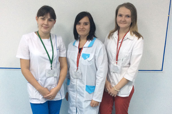 НАШИ СТУДЕНТКИ НА КОНКУРСЕ ПРОФЕССИОНАЛЬНОГО  МАСТЕРСТВА ПО СЕСТРИНСКОМУ ДЕЛУ