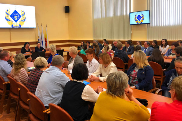 ПРЕДСТАВИТЕЛИ 19 МЕДИЦИНСКИХ ОРГАНИЗАЦИЙ РЯЗАНИ И РЯЗАНСКОЙ ОБЛАСТИ РАССКАЗАЛИ ВЫПУСКНИКАМ ПЕДИАТРИЧЕСКОГО ФАКУЛЬТЕТА ОБ УСЛОВИЯХ РАБОТЫ И ПЕРСПЕКТИВАХ КАРЬЕРНОГО РОСТА 