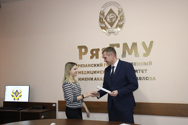 УЧАЩИМСЯ МЕДКЛАССОВ ВРУЧИЛИ СЕРТИФИКАТЫ